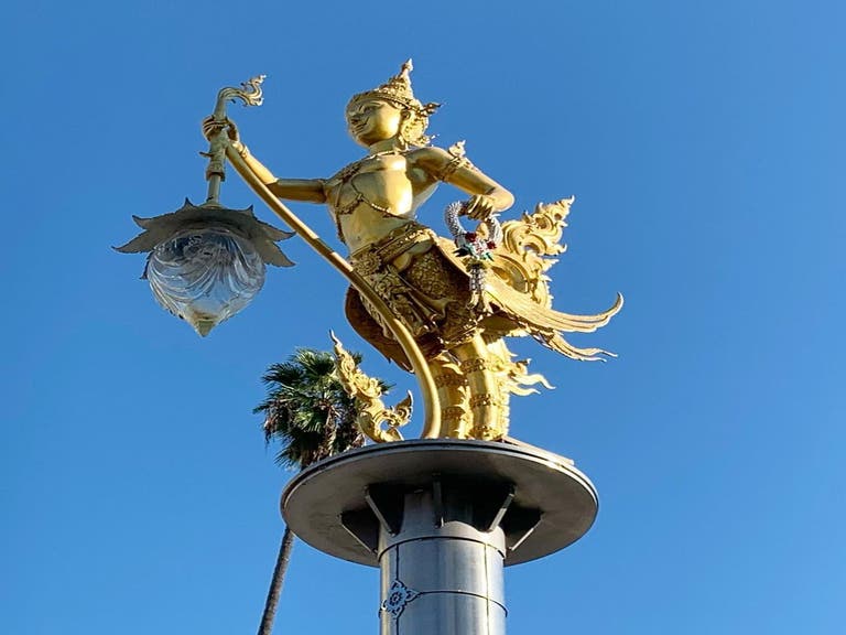 Kinnari lamppost in Thai Town