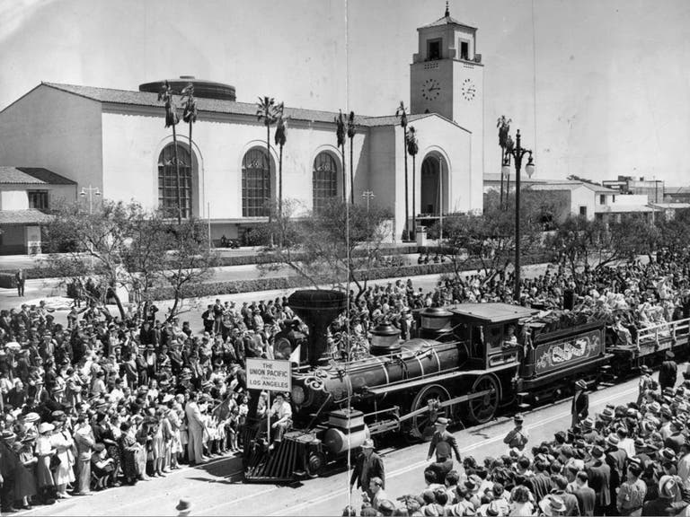 Crowds celebrate the grand opening of Union Station in May 1939